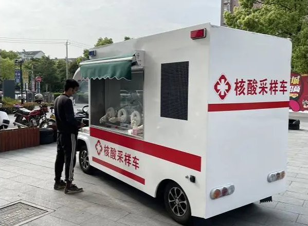 居民不动“大白”动！昆山张浦首批流动核酸采样车投入使用